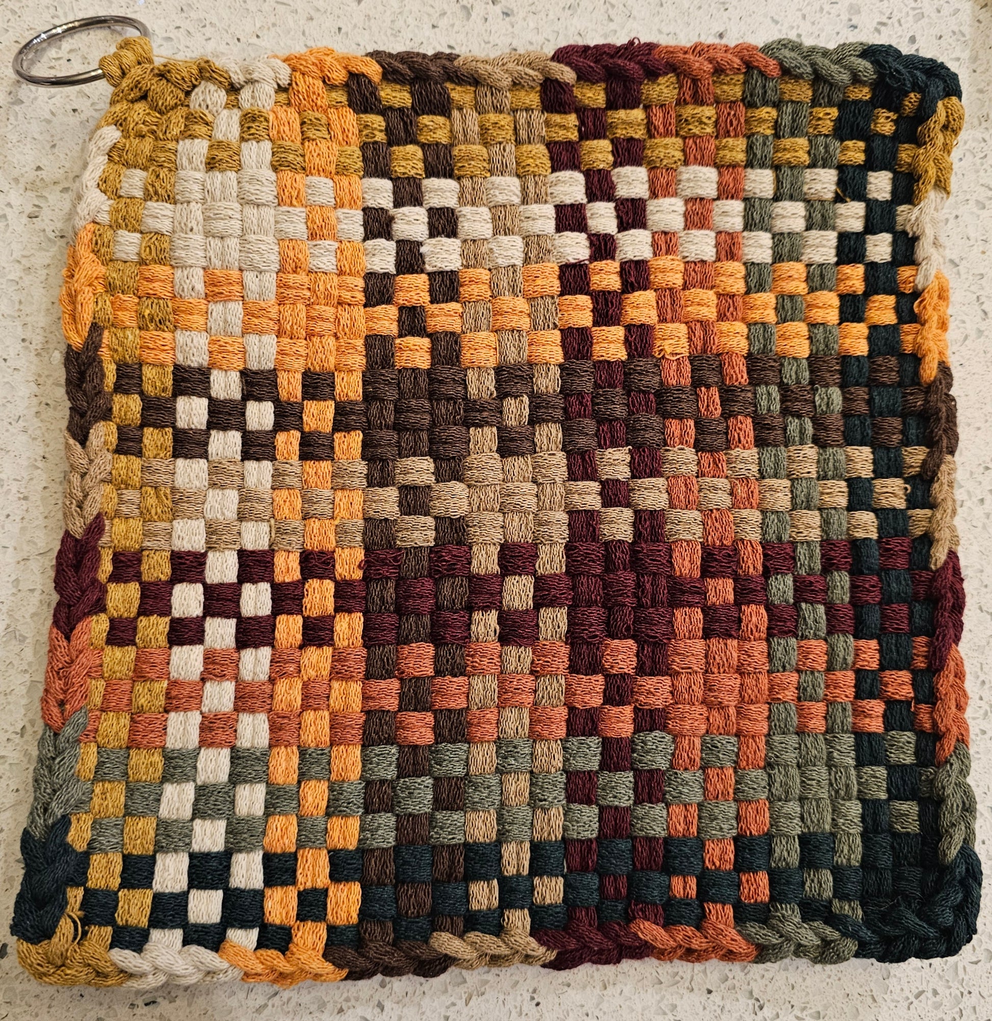 Potholder with a geometric pattern in earthy tones 